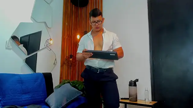 RomanCroftn Webbikameraesitys