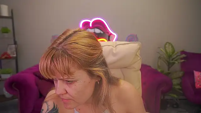 Chat +18 de BellaLaPetit ao vivo