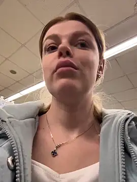 HarrietDart live XXX chat