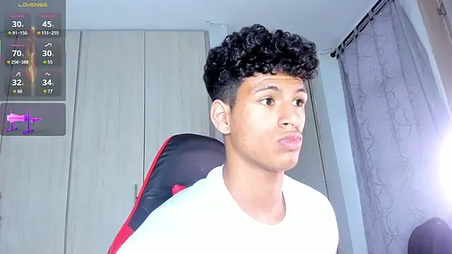 DomenicoRey 即時 XXX 聊天