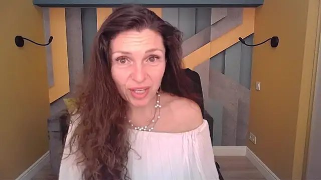 Chatroom XXX en direct de EllaLong