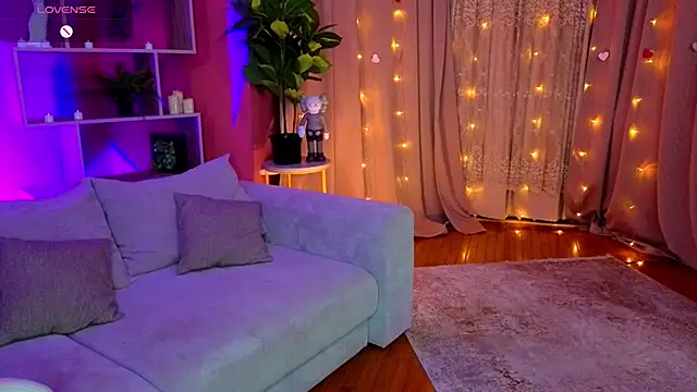 Lucy_louras – Naživo XXX chat