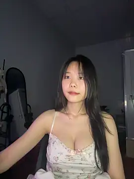 Emely-lysea Adlı Modelin Canlı XXX Sohbeti