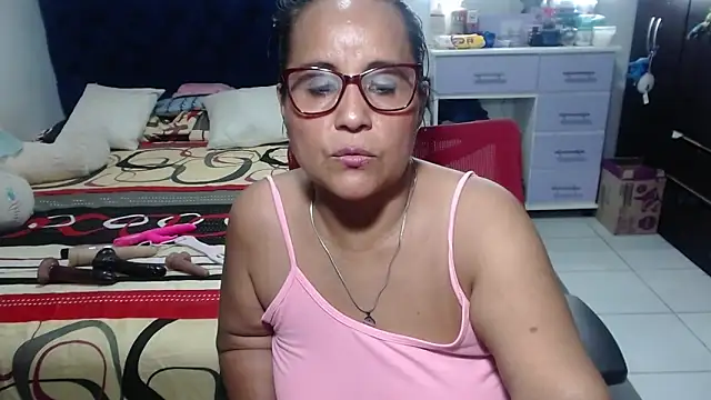 pervert_mommy_'s Live XXX Chat