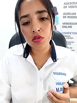 MAYE__13 – Naživo XXX chat