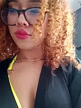 Sienna_brunette: онлайн-секс-чат