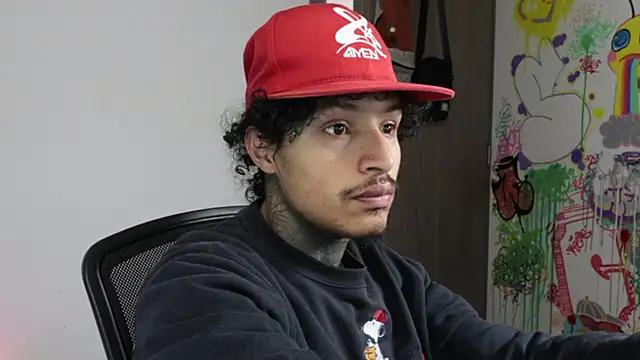 trieone's Live XXX Chat