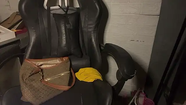 Chatroom XXX en direct de MaryjoTvedt