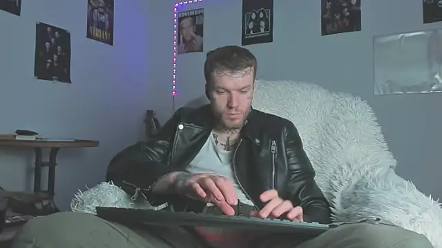 Huntall77 在線直播表演