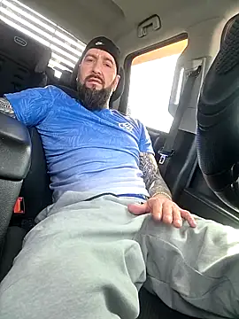 XXX chat uživo modela Beardedtattood