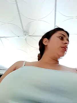 Chatroom XXX en direct de MariBelle1