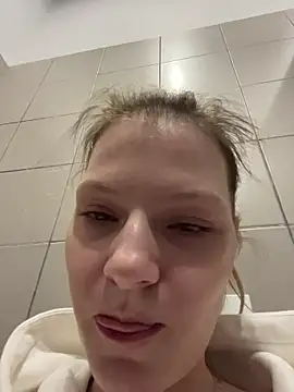 MaryHiggins live XXX chat