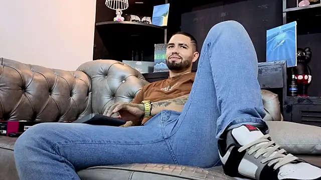 matteosantos: онлайн-секс-чат