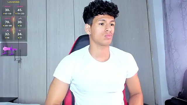 Онлайн чат XXX DomenicoRey