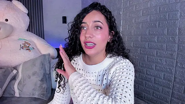 Magic_ivone's Live XXX Chat