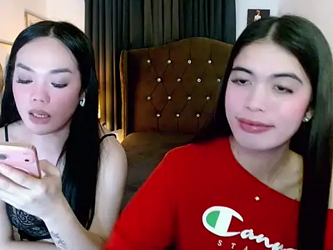 hollyyumiloove Chat XXX in diretta