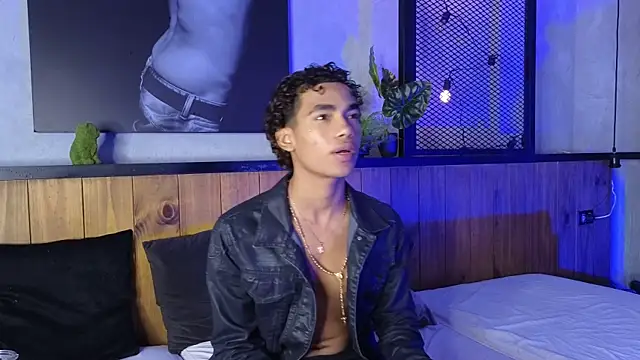 AlanCutee Show in webcam