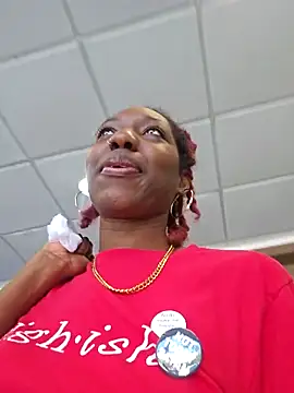 Chat +18 de oliviaprettypussy ao vivo