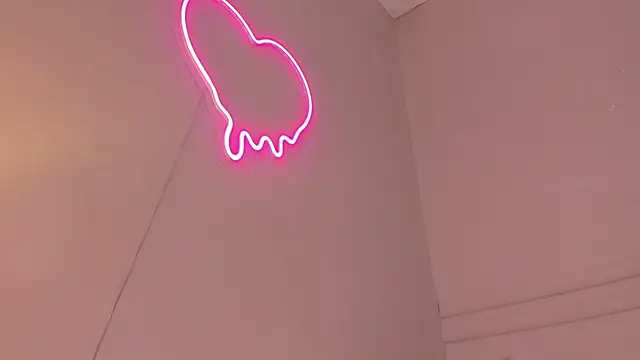 _lucia_18's Live XXX Chat