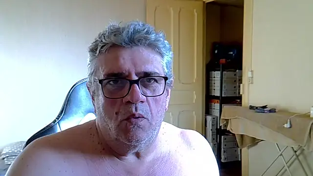 _hippo_ Show in webcam