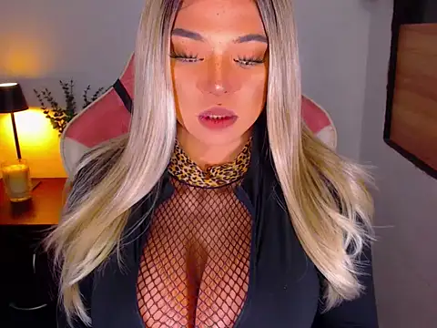 Zandralopez 网络视讯表演