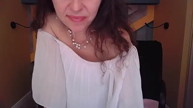 EllaLong's Live XXX Chat