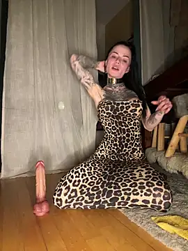 SkinnyLilly's Webcam Show