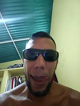 UnreadyChutzpa's Live XXX Chat