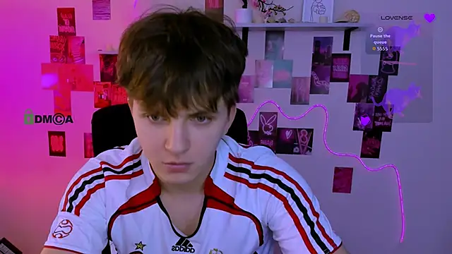 Show modela travis_wolf_ na web-kameri