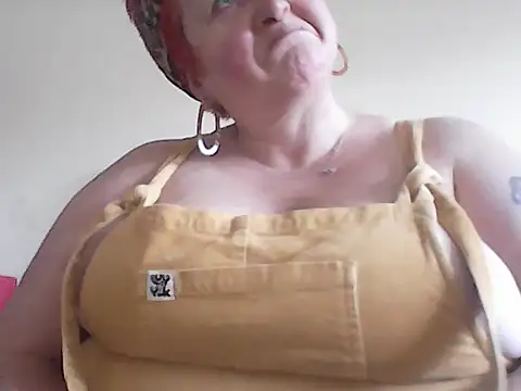 BustyRedxx's Webcam Show