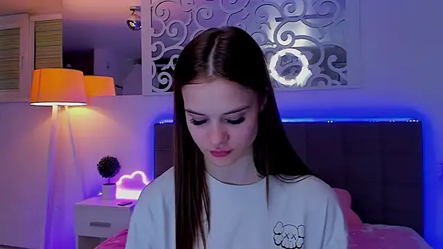 LuisaClover: απευθείας συνομιλία ΧΧΧ