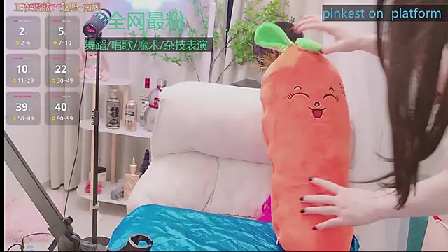 Luck_Lili_ Show in webcam