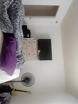 JamesIII1984: διαδικτυακό σόου στην κάμερα