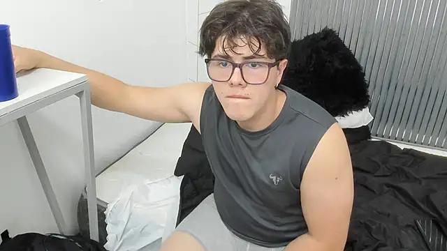 Онлайн чат XXX JohnsonFox