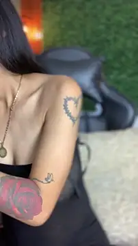 Show modela ImValentinaHotXXX na web-kameri