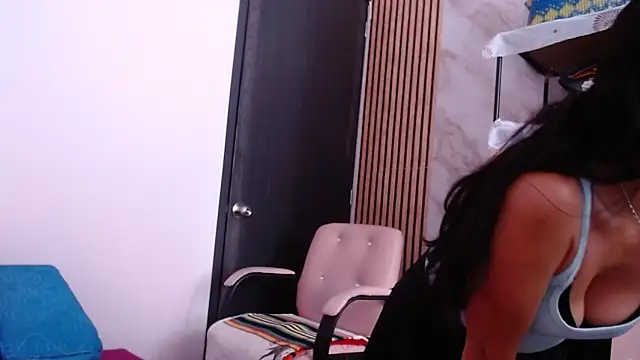 แชท XXX สดของ camilavargas_