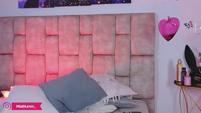 MiiaBlumm_ Show Webcam