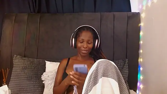 SoftRosee Adlı Modelin Canlı XXX Sohbeti