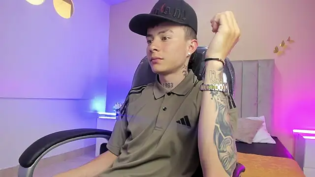 Nascary_Fox live XXX chat