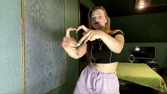 CarmelaLiebherr Adlı Modelin Canlı XXX Sohbeti