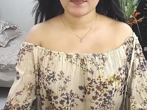 Ridiha_Pari élő XXX-chatje