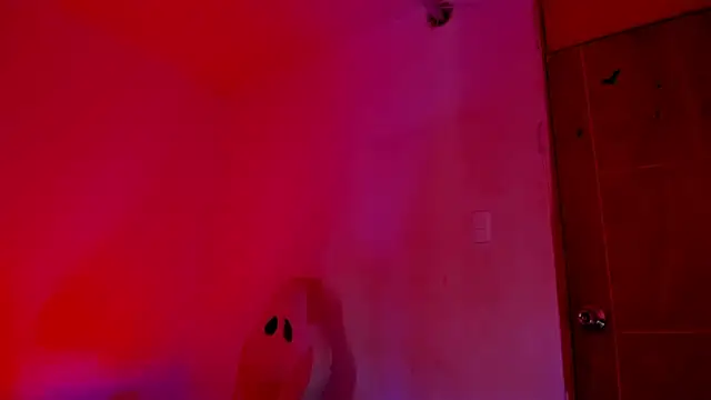 Emily_Coper18 Chat XXX in diretta