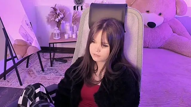 Elainebeness élő XXX-chatje