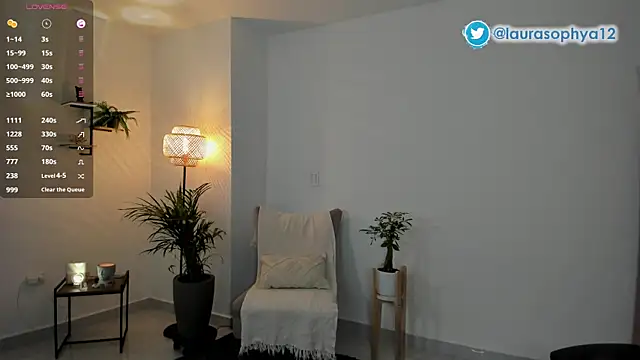 laurasophya Chat XXX in diretta