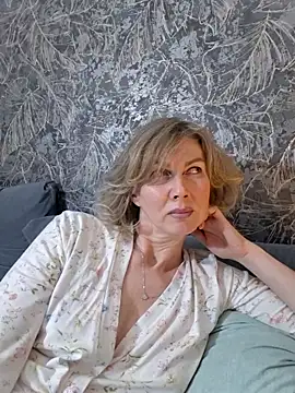 stellahere8 Adlı Modelin Canlı XXX Sohbeti