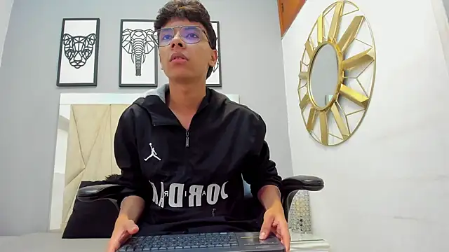 دردشة adams_bobby الجنسية المباشرة