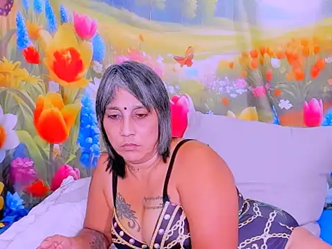 indianroxy Adlı Modelin Canlı XXX Sohbeti