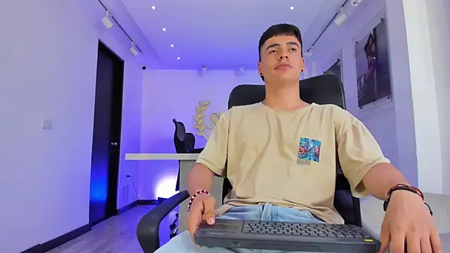 Živý XXX chat BenitoSaenz