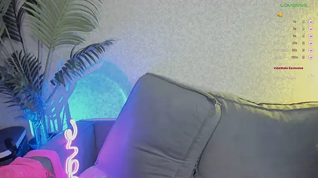 ReinaKousaka's Live XXX Chat