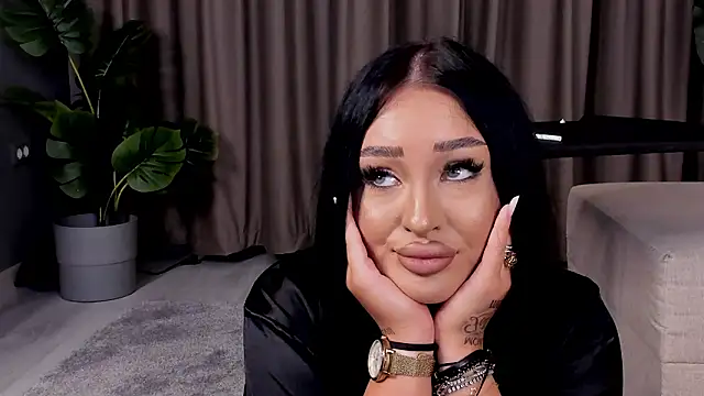 EmeraldKat Chat XXX in diretta